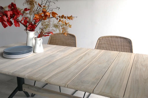 Arioso Dining Table